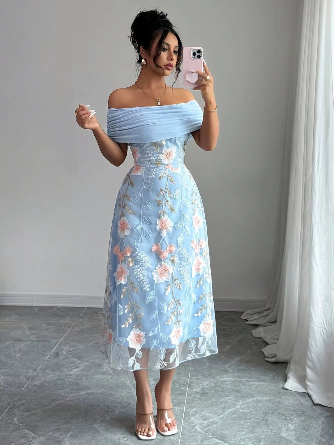 Noelia – Nebeskoplavi Cvjetni Vez